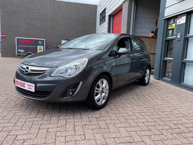 Foto 4 van Opel Corsa 1.4-16V Edition Limited 5 deurs airco
