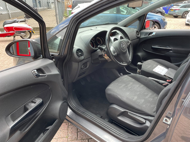 Foto 6 van Opel Corsa 1.4-16V Edition Limited 5 deurs airco