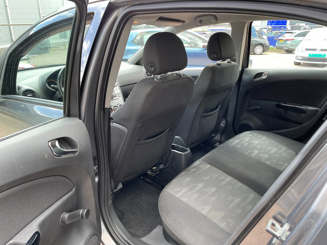 Foto 7 van Opel Corsa 1.4-16V Edition Limited 5 deurs airco