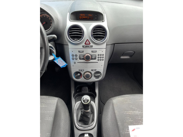 Foto 9 van Opel Corsa 1.4-16V Edition Limited 5 deurs airco