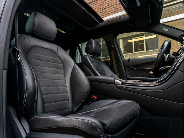 Foto 5 van Mercedes-Benz GLC 300e 4MATIC Premium AMG PANO 20 INCH CAMERA MEMORY STOELEN TREEPLANKEN NIGHT PAKKE