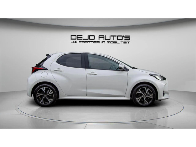 Foto 2 van Toyota Yaris 1.5 Hybrid 115 DYNAMIC NAVI-CARPLAY CAMERA STOEL+STUUR VERWARMD LM VELGEN