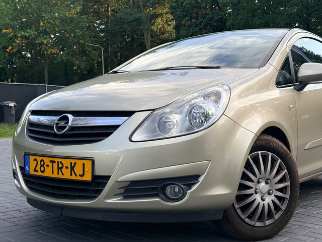 Foto 3 van Opel Corsa 1.2-16V Enjoy/Elekt raam/NAP/Trekhaak