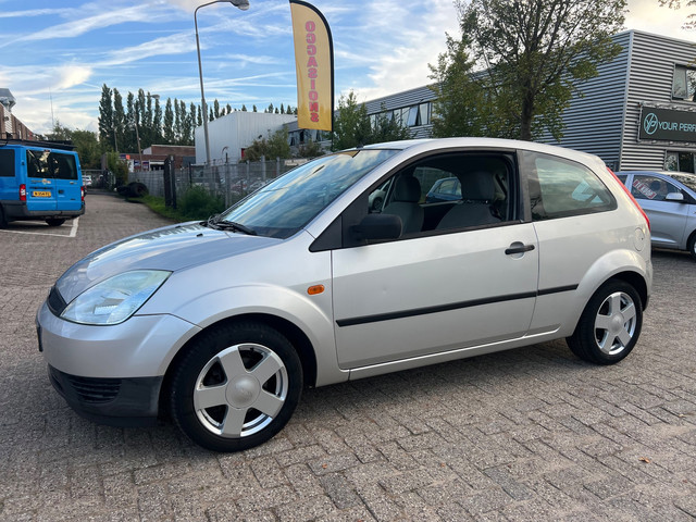 Foto 2 van Ford Fiesta 1.25-16V Centennial - Airco - Nieuwe Apk