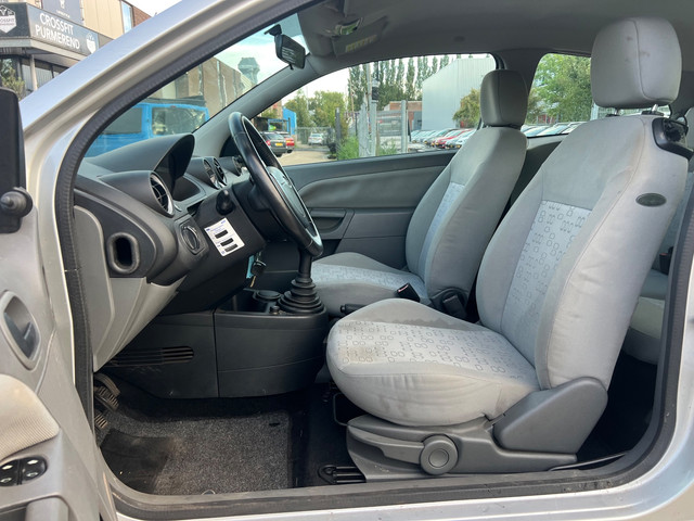 Foto 8 van Ford Fiesta 1.25-16V Centennial - Airco - Nieuwe Apk