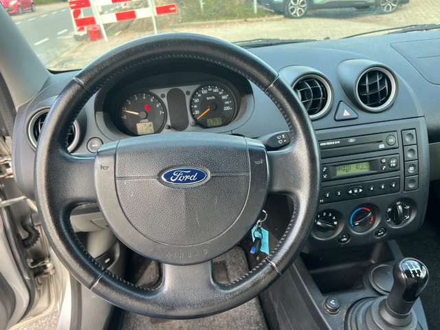 Foto 7 van Ford Fiesta 1.25-16V Centennial - Airco - Nieuwe Apk
