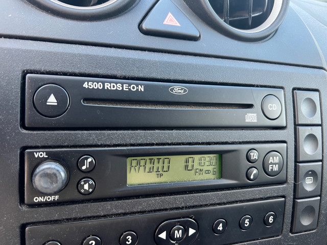 Foto 5 van Ford Fiesta 1.25-16V Centennial - Airco - Nieuwe Apk