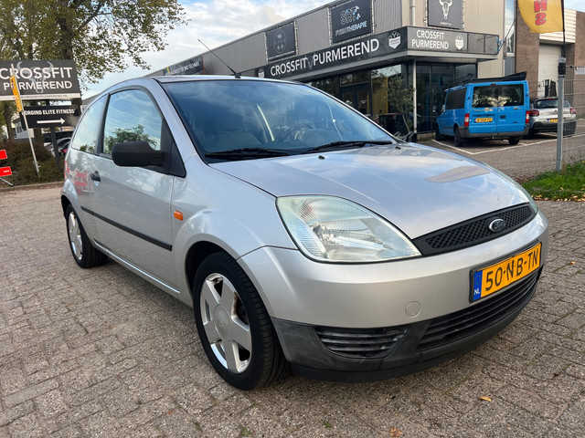 Foto 3 van Ford Fiesta 1.25-16V Centennial - Airco - Nieuwe Apk