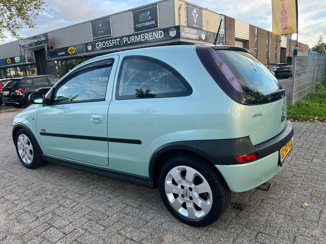 Foto 10 van Opel Corsa 1.8-16V GSi - Stoelverwarming - Airco - 125Pk