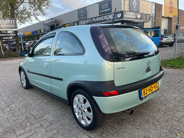Foto 9 van Opel Corsa 1.8-16V GSi - Stoelverwarming - Airco - 125Pk