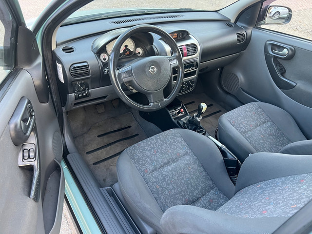 Foto 7 van Opel Corsa 1.8-16V GSi - Stoelverwarming - Airco - 125Pk