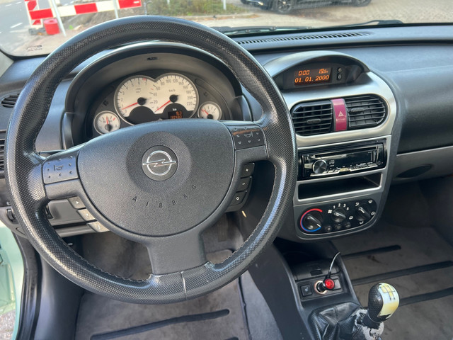 Foto 5 van Opel Corsa 1.8-16V GSi - Stoelverwarming - Airco - 125Pk