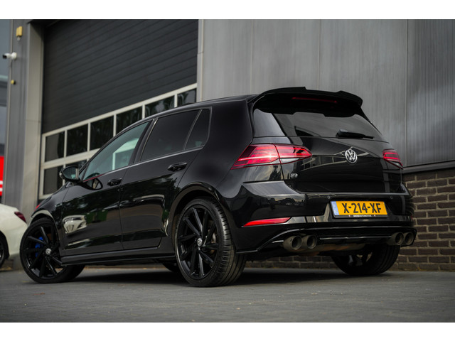 Foto 10 van Volkswagen Golf 2.0 TSI 301 pk 4Motion R / Akraprovic/ Dynaudio/ ACC/ DCC/ Keyless/ Virtual/ Adapt.C