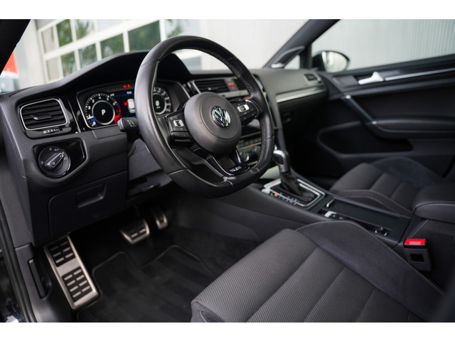 Foto 8 van Volkswagen Golf 2.0 TSI 301 pk 4Motion R / Akraprovic/ Dynaudio/ ACC/ DCC/ Keyless/ Virtual/ Adapt.C