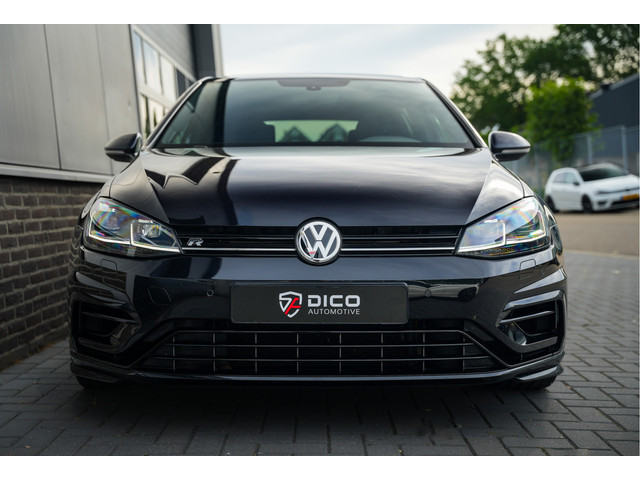 Foto 5 van Volkswagen Golf 2.0 TSI 301 pk 4Motion R / Akraprovic/ Dynaudio/ ACC/ DCC/ Keyless/ Virtual/ Adapt.C