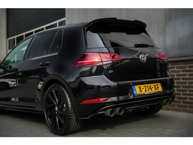 Foto 2 van Volkswagen Golf 2.0 TSI 301 pk 4Motion R / Akraprovic/ Dynaudio/ ACC/ DCC/ Keyless/ Virtual/ Adapt.C
