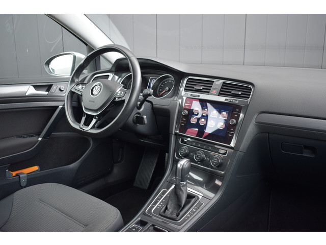 Foto 10 van Volkswagen Golf 1.0 TSi Automaat Comfortline ECC | Carplay | Full Map Navi | Adap. Cruise | 17 Inch