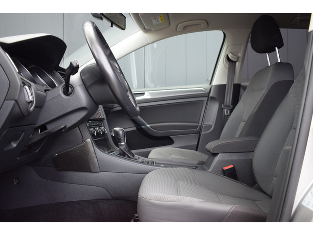 Foto 5 van Volkswagen Golf 1.0 TSi Automaat Comfortline ECC | Carplay | Full Map Navi | Adap. Cruise | 17 Inch