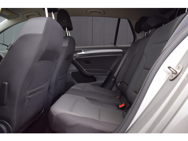Foto 4 van Volkswagen Golf 1.0 TSi Automaat Comfortline ECC | Carplay | Full Map Navi | Adap. Cruise | 17 Inch
