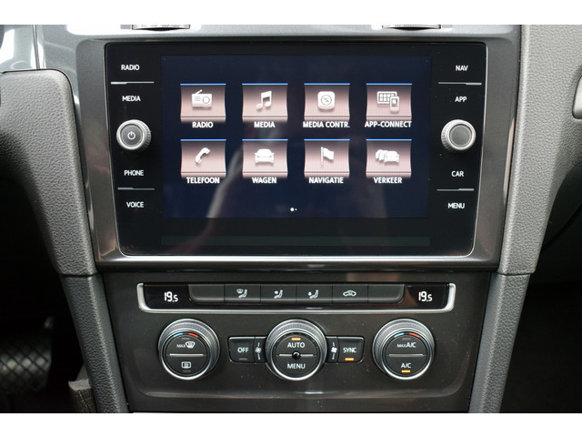 Foto 3 van Volkswagen Golf 1.0 TSi Automaat Comfortline ECC | Carplay | Full Map Navi | Adap. Cruise | 17 Inch