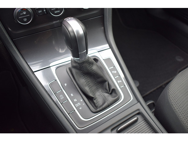 Foto 2 van Volkswagen Golf 1.0 TSi Automaat Comfortline ECC | Carplay | Full Map Navi | Adap. Cruise | 17 Inch