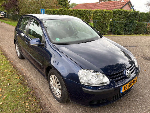 Foto 3 van Volkswagen Golf 1.6 FSI Turijn koude airco/APK/Boekjes/2sleutels/6Bak