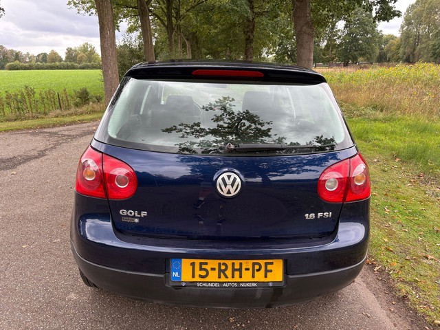 Foto 7 van Volkswagen Golf 1.6 FSI Turijn koude airco/APK/Boekjes/2sleutels/6Bak