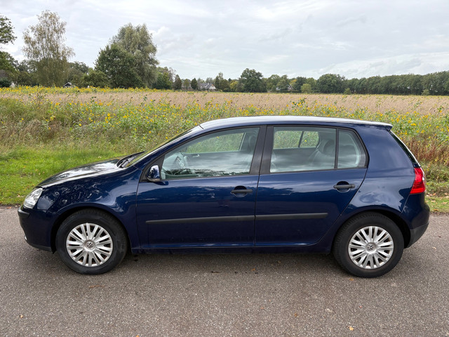 Foto 8 van Volkswagen Golf 1.6 FSI Turijn koude airco/APK/Boekjes/2sleutels/6Bak