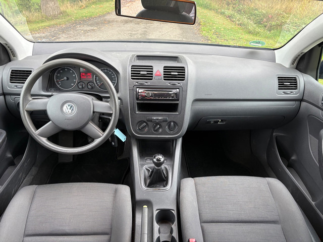 Foto 9 van Volkswagen Golf 1.6 FSI Turijn koude airco/APK/Boekjes/2sleutels/6Bak