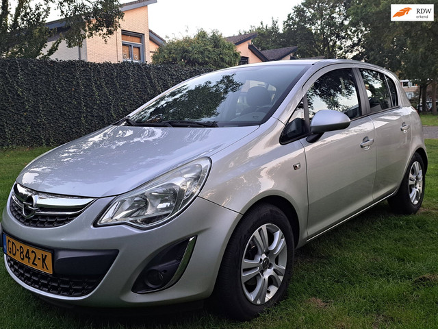 Foto 2 van Opel Corsa 1.2-16V Design Edition AIRCO SPORTVELGEN.