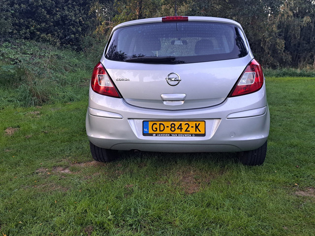 Foto 7 van Opel Corsa 1.2-16V Design Edition AIRCO SPORTVELGEN.