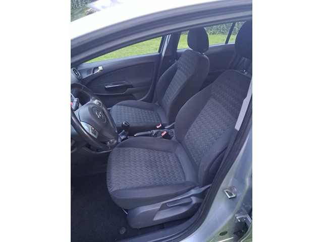 Foto 10 van Opel Corsa 1.2-16V Design Edition AIRCO SPORTVELGEN.