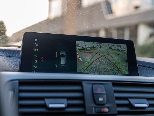 Foto 8 van BMW 3 Serie Touring 318i M Sport ORG NL PANO HARMAN KARDON 19 INCH HUD CAMERA BOMVOL!!