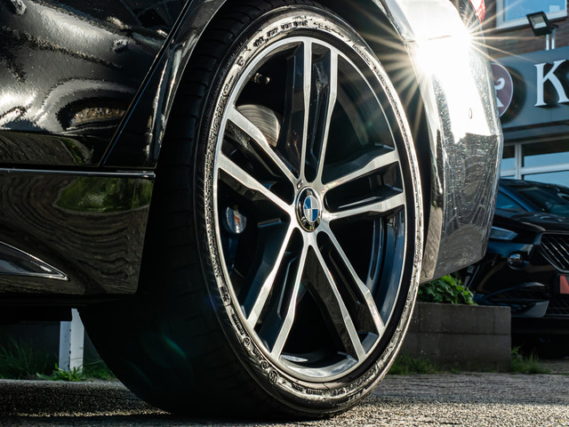 Foto 9 van BMW 3 Serie Touring 318i M Sport ORG NL PANO HARMAN KARDON 19 INCH HUD CAMERA BOMVOL!!