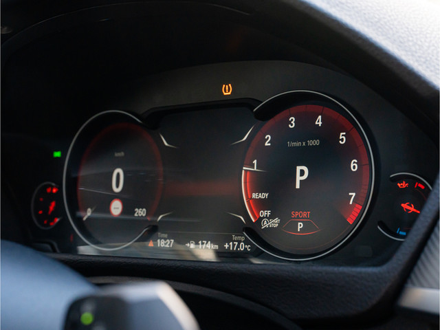Foto 10 van BMW 3 Serie Touring 318i M Sport ORG NL PANO HARMAN KARDON 19 INCH HUD CAMERA BOMVOL!!