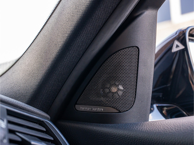BMW 3 Serie Touring 318i M Sport ORG NL PANO HARMAN KARDON 19 INCH HUD CAMERA BOMVOL!!