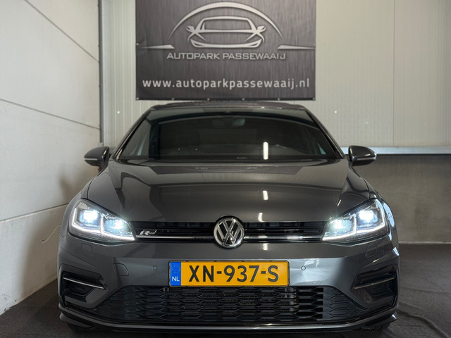 Foto 2 van Volkswagen Golf 1.5 TSI 3x R-Line Pano, ACC, Virtual Cockpit, Apple Carplay, Stoelverwarming, Achter
