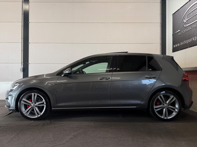 Foto 4 van Volkswagen Golf 1.5 TSI 3x R-Line Pano, ACC, Virtual Cockpit, Apple Carplay, Stoelverwarming, Achter