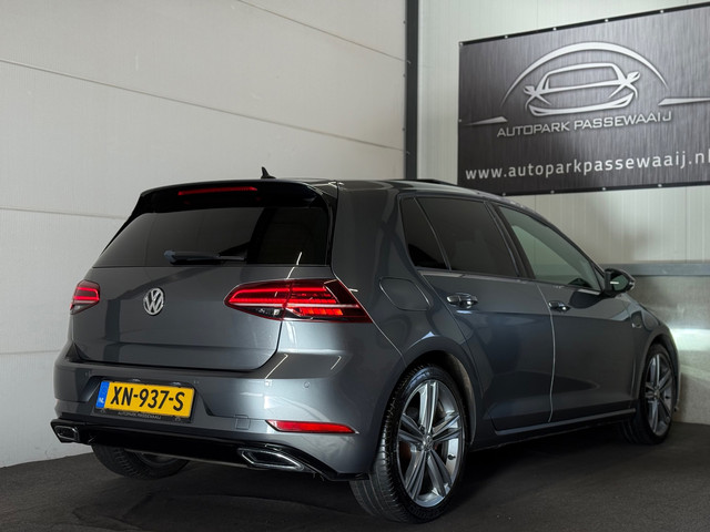 Foto 6 van Volkswagen Golf 1.5 TSI 3x R-Line Pano, ACC, Virtual Cockpit, Apple Carplay, Stoelverwarming, Achter
