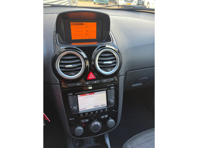 Foto 10 van Opel Corsa 1.4-16V Cosmo
