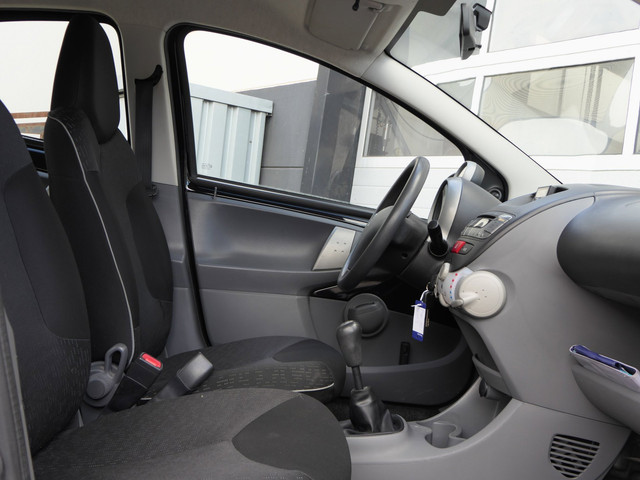 Foto 9 van Peugeot 107 1.0-12V XS 5-Deurs | Elek Ramen | Airco | Zuinig! | Origineel NL