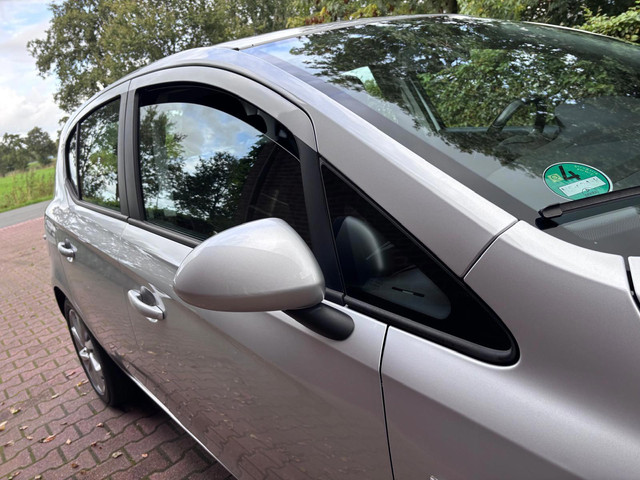 Foto 3 van Opel Corsa 1.4 Online Edition