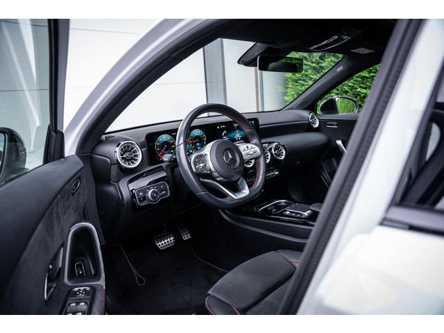 Mercedes-Benz A-klasse 250e AMG Line Pano-dak|Sfeerverl.|Carplay|Camera|Widescreen