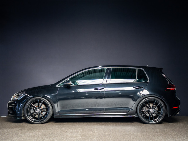 Foto 8 van Volkswagen Golf 2.0 TSI 4Motion R KW-schroefset | Dynaudio | carplay | rijmodus | adaptive