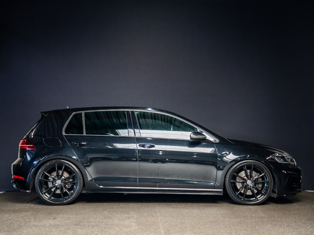 Foto 6 van Volkswagen Golf 2.0 TSI 4Motion R KW-schroefset | Dynaudio | carplay | rijmodus | adaptive