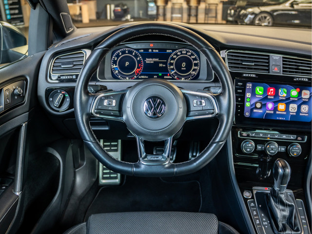 Foto 2 van Volkswagen Golf 2.0 TSI 4Motion R KW-schroefset | Dynaudio | carplay | rijmodus | adaptive