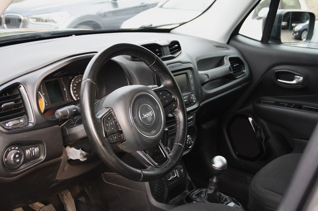 Foto 3 van JEEP RENEGADE 1.6 E-Torq Night Eagle ll / NAP / Trekhaak / Navi / Airco