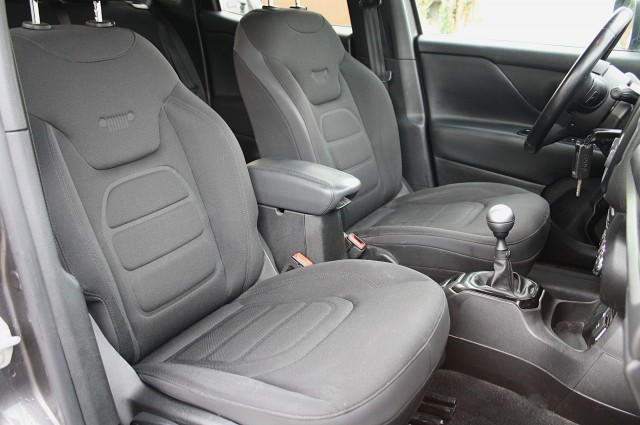 Foto 2 van JEEP RENEGADE 1.6 E-Torq Night Eagle ll / NAP / Trekhaak / Navi / Airco