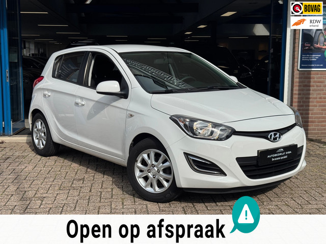 Foto 2 van Hyundai I20 1.2i i-Drive 2014 WIT 5drs AIRCO LM APK NAP!