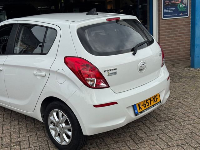 Foto 5 van Hyundai I20 1.2i i-Drive 2014 WIT 5drs AIRCO LM APK NAP!
